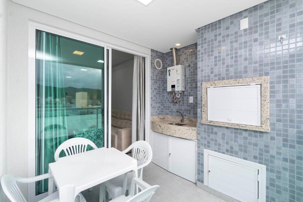  Apartamento 2 Dormitórios a 80 Metros do Mar