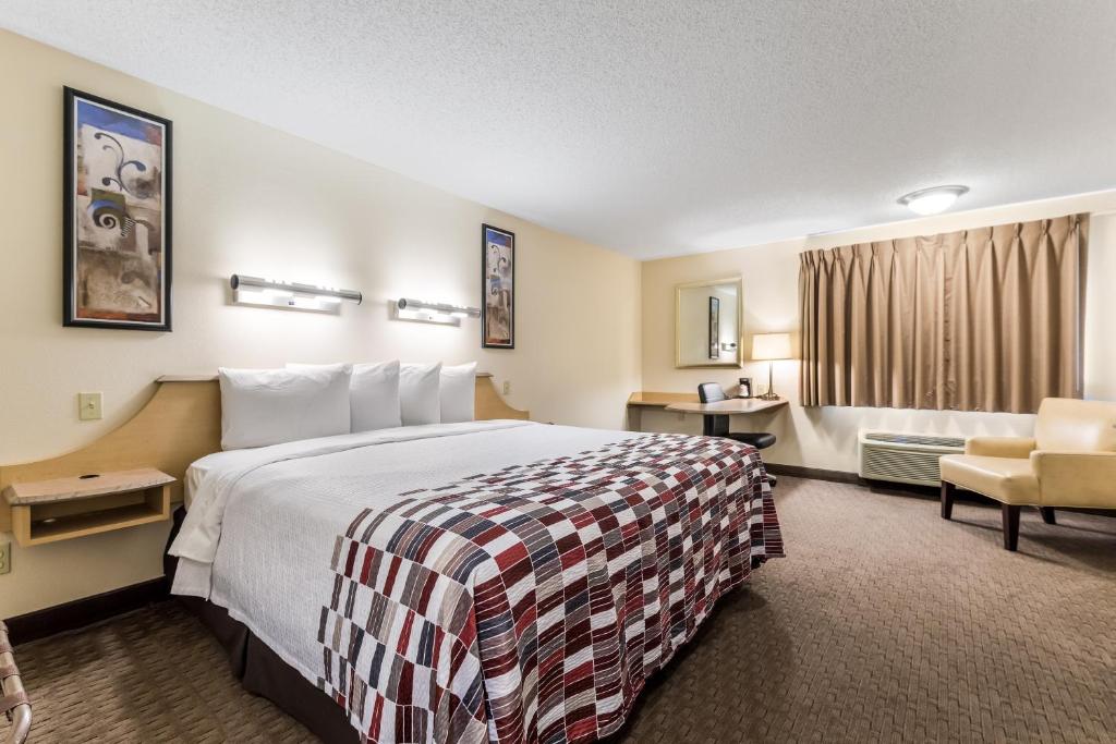 Red Roof Inn Cleveland Airport - Middleburg Heights - Housity
