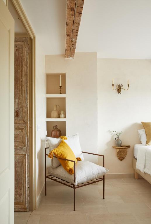 Postel nebo postele na pokoji v ubytování Luxury townhouse in the heart of medieval St Paul de Vence