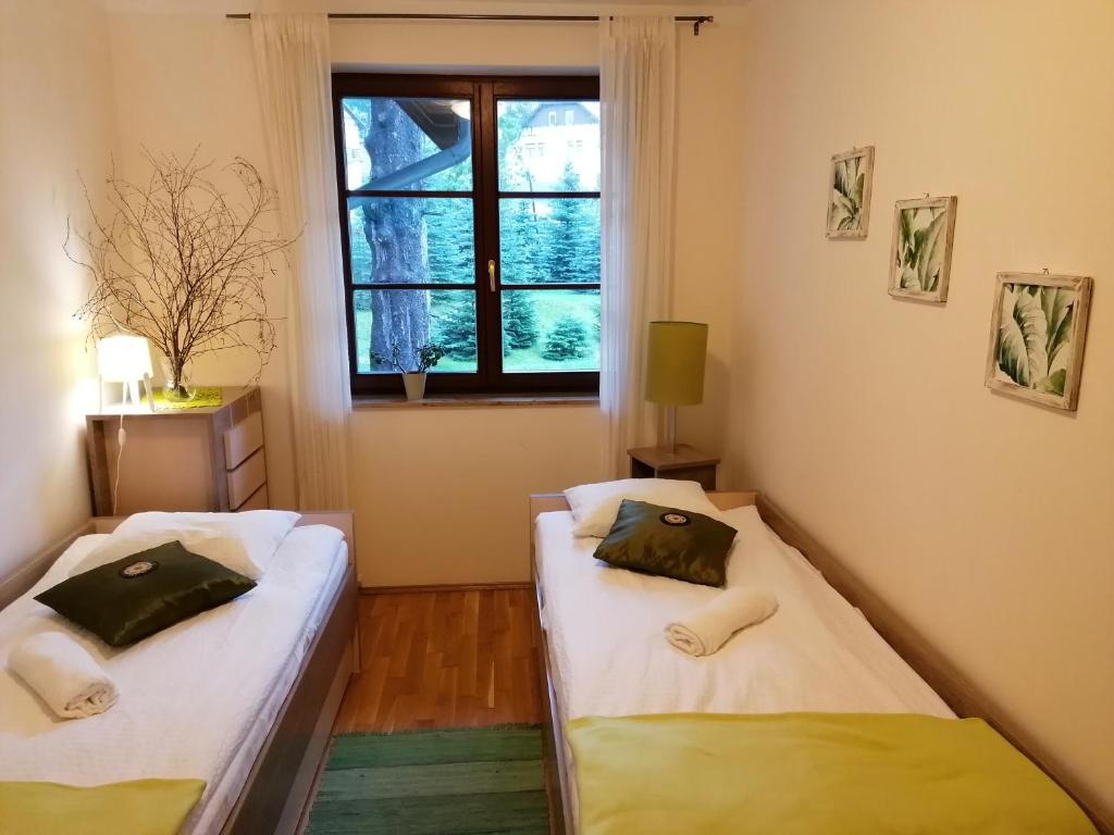 Posteľ alebo postele v izbe v ubytovaní Apartament Bambusowy