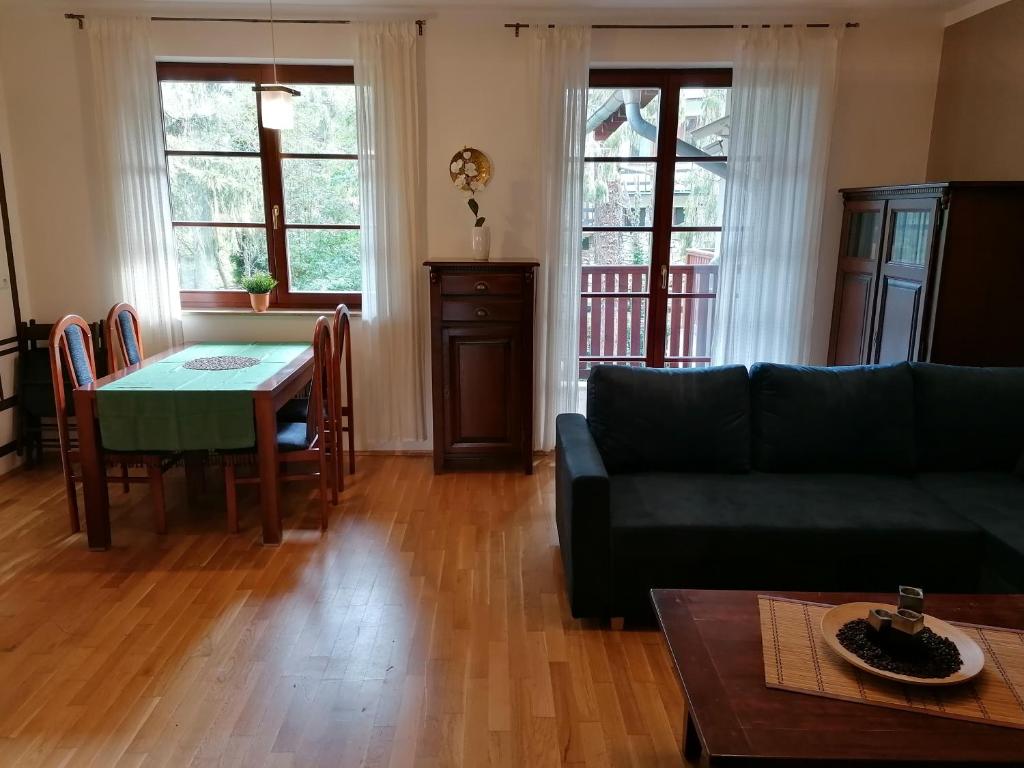 Posedenie v ubytovaní Apartament Bambusowy