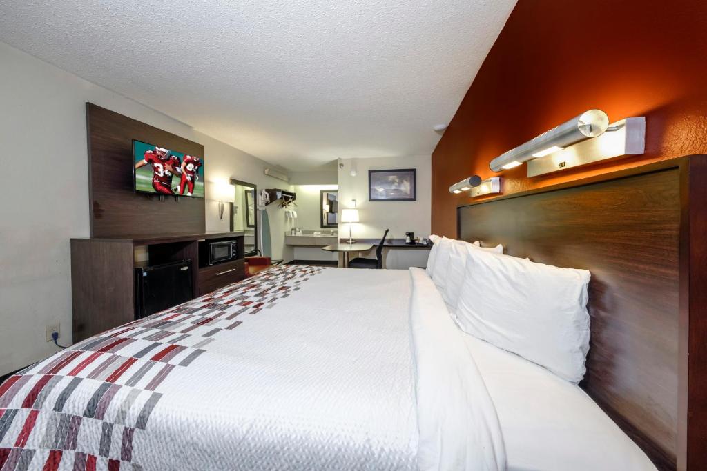 Red Roof Inn Tampa - Brandon - Superior King Room Non-Smoking