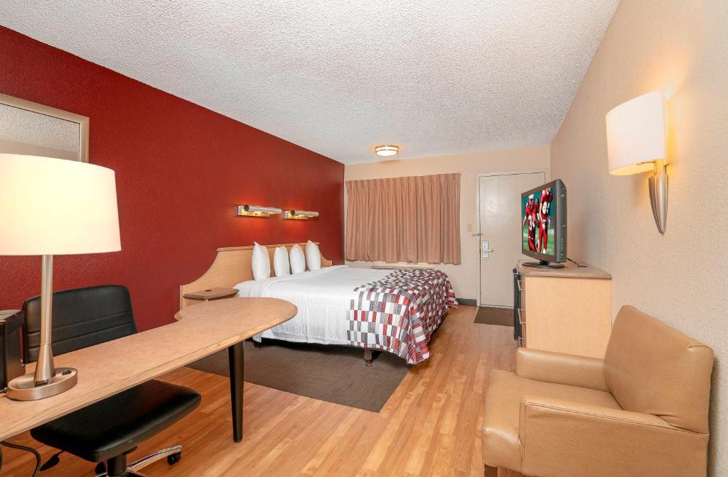 Red Roof Inn Philadelphia - Oxford Valley - Superior King Room Smoke Free
