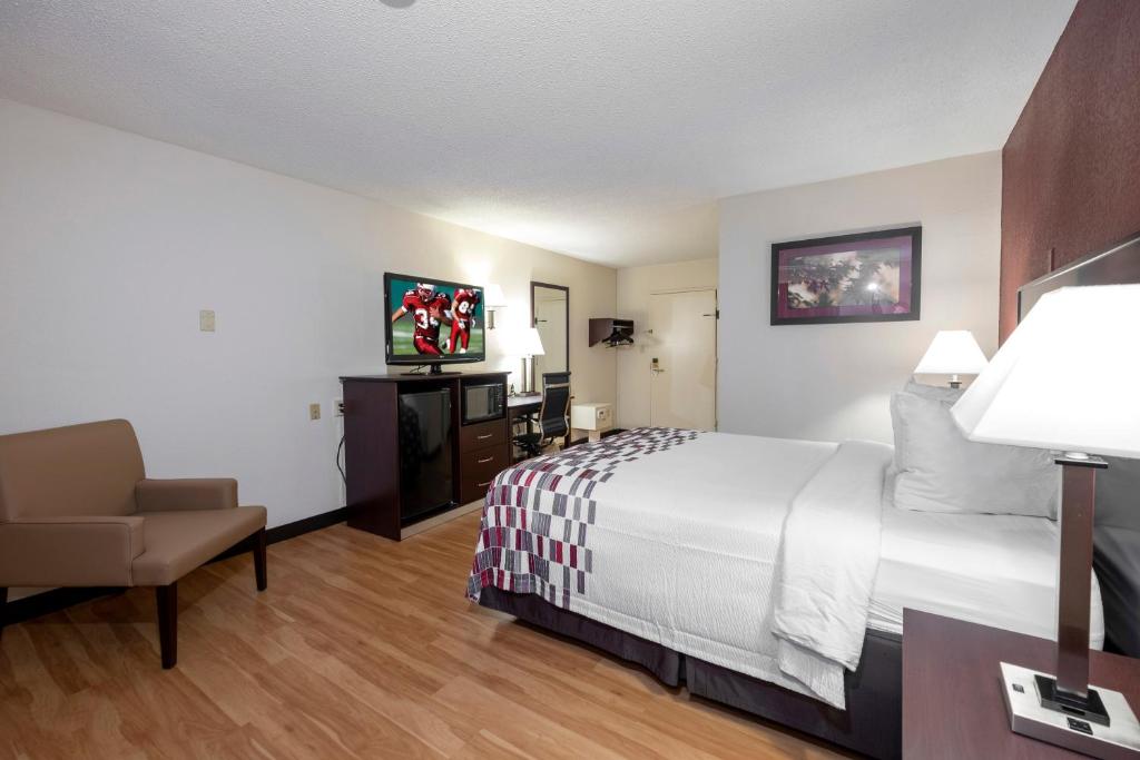 Red Roof Inn Warrenton - Deluxe Kamer Met Een Queensize Bedrook Gratis