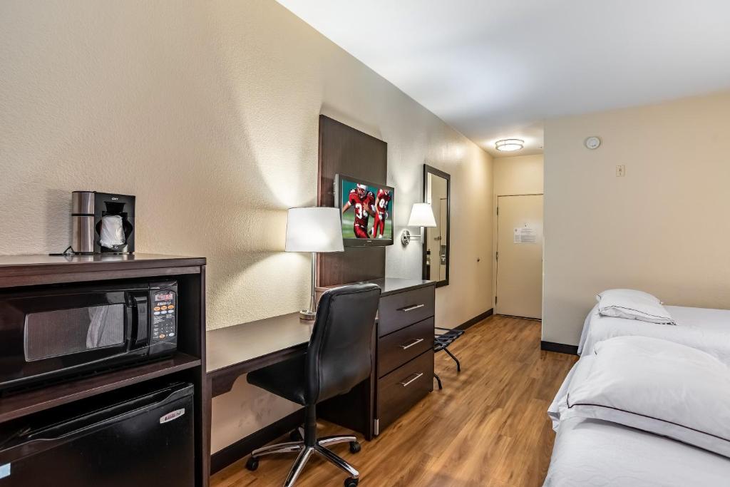 Red Roof Inn PLUS+ Tempe - Phoenix Airport photo