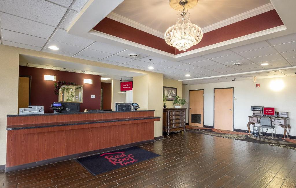 a lobby of a hospital with a waiting room at Red Roof Inn Jackson, OH in Jackson