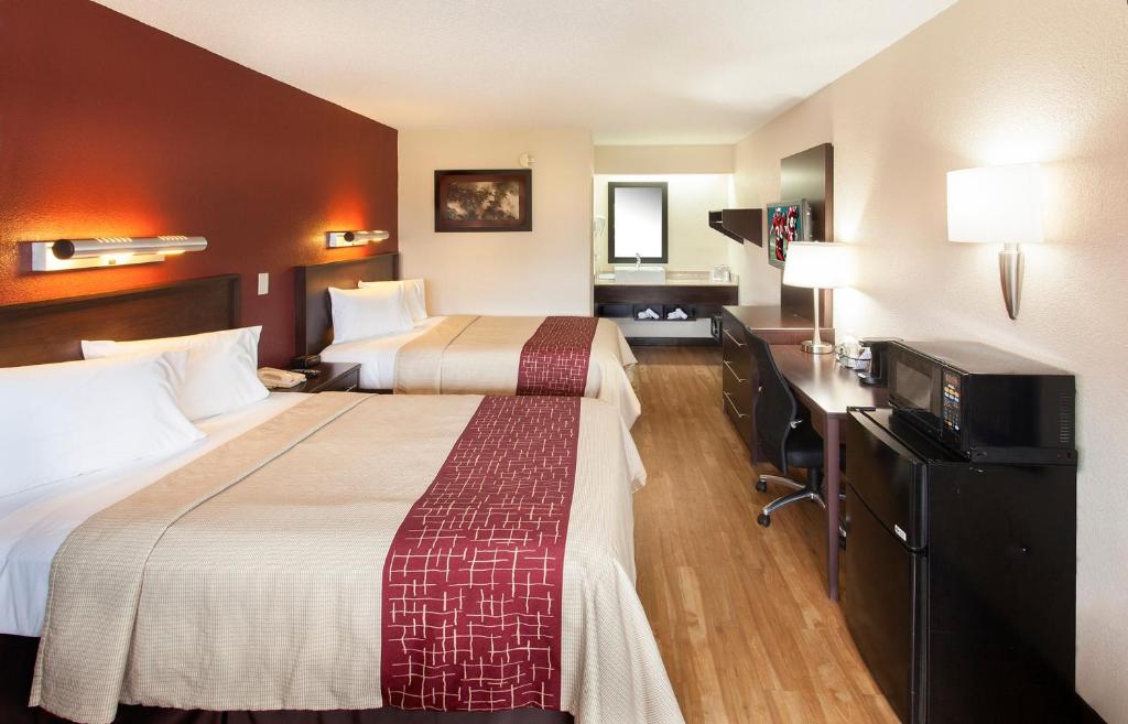 Red Roof Inn PLUS+ Philadelphia Airport - Deluxe Room With Two Double Beds Smoke Free