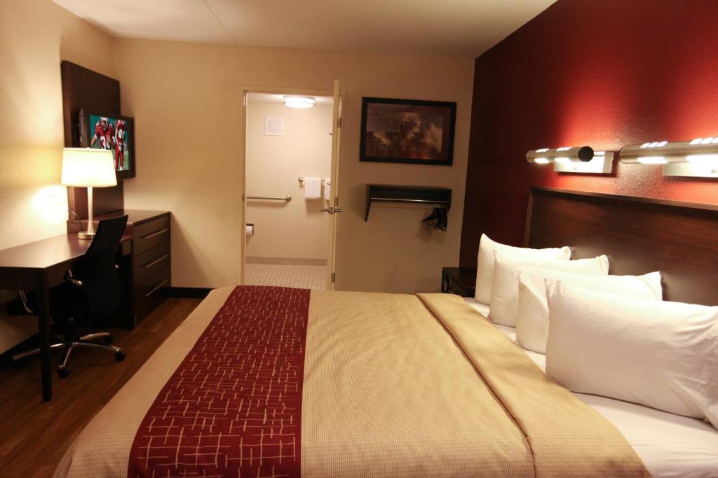 Red Roof Inn PLUS+ Philadelphia Airport - 