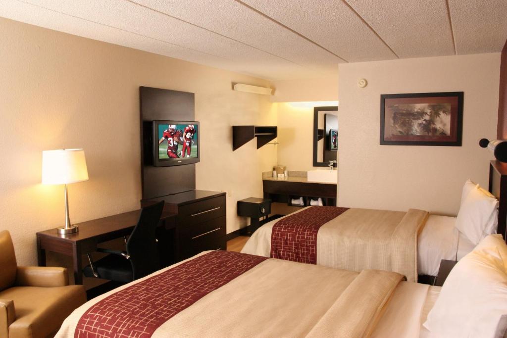 Red Roof Inn PLUS+ Philadelphia Airport - 