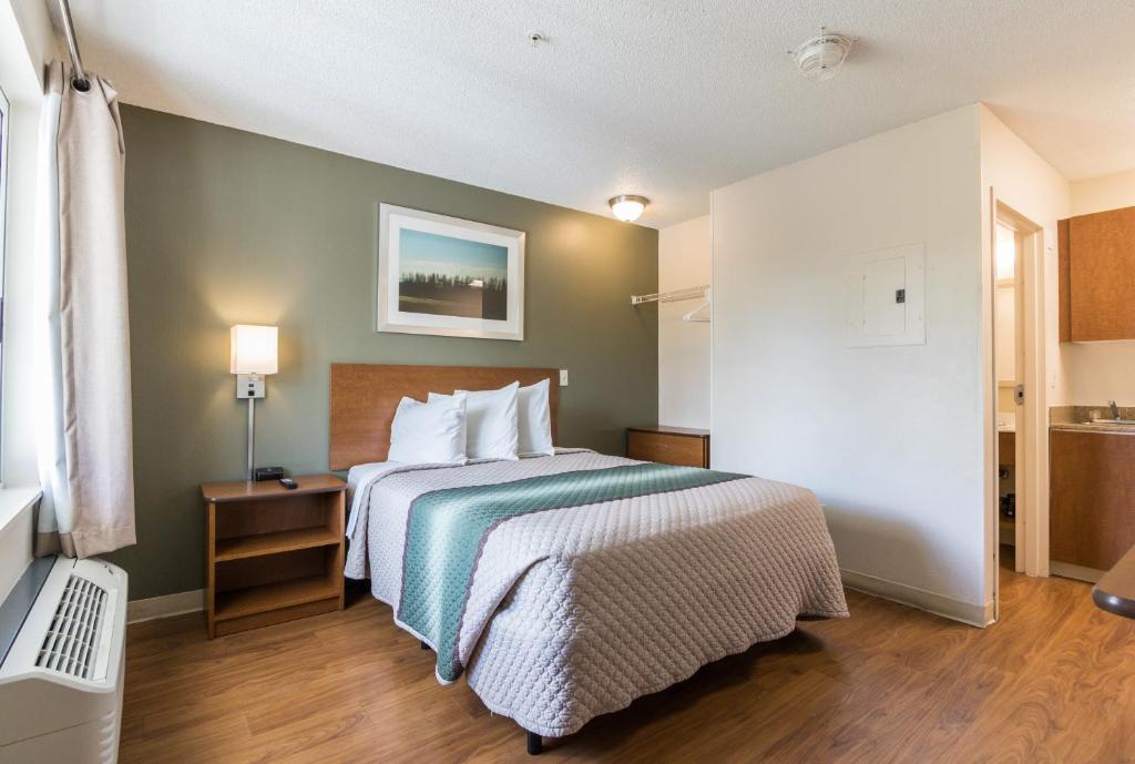 HomeTowne Studios by Red Roof Fort Lauderdale - Studio Chambre Queen Accès Handicapés Non-Fumeurs