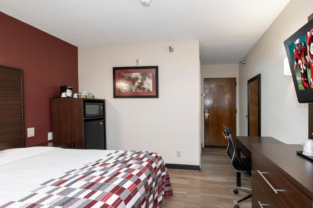 Red Roof Inn Springfield, MO - Habitación Deluxe Con Cama Grande, No Fumadores