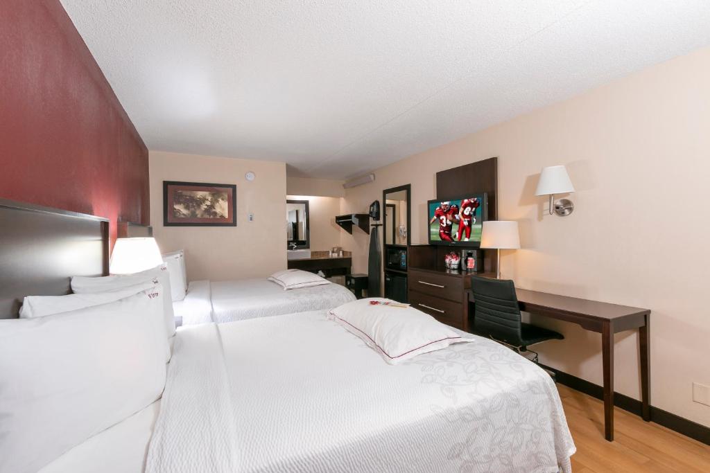 Red Roof Inn PLUS+ Washington DC - Manassas - Premium Room With Two Double Beds Smoke Free (Upgraded Bedding & Snack)