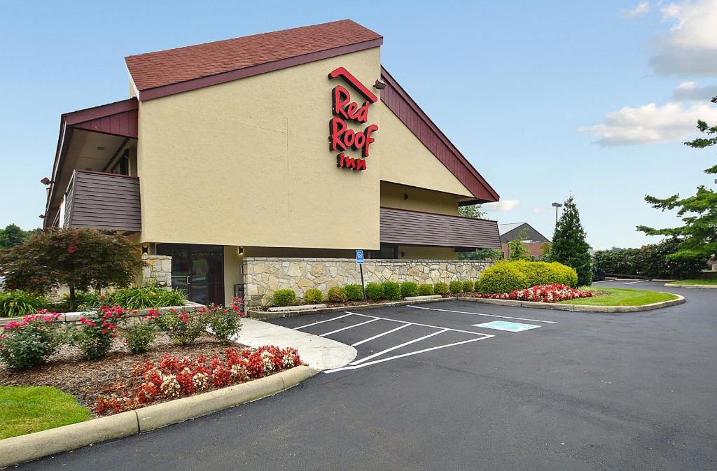 a parking lot in front of a fast food restaurant at Red Roof Inn Louisville East - Hurstbourne in Louisville