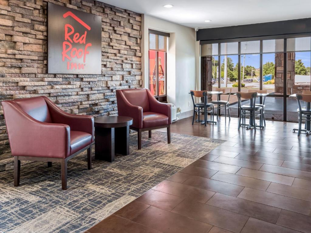 Гостиная зона в Red Roof Inn Dandridge