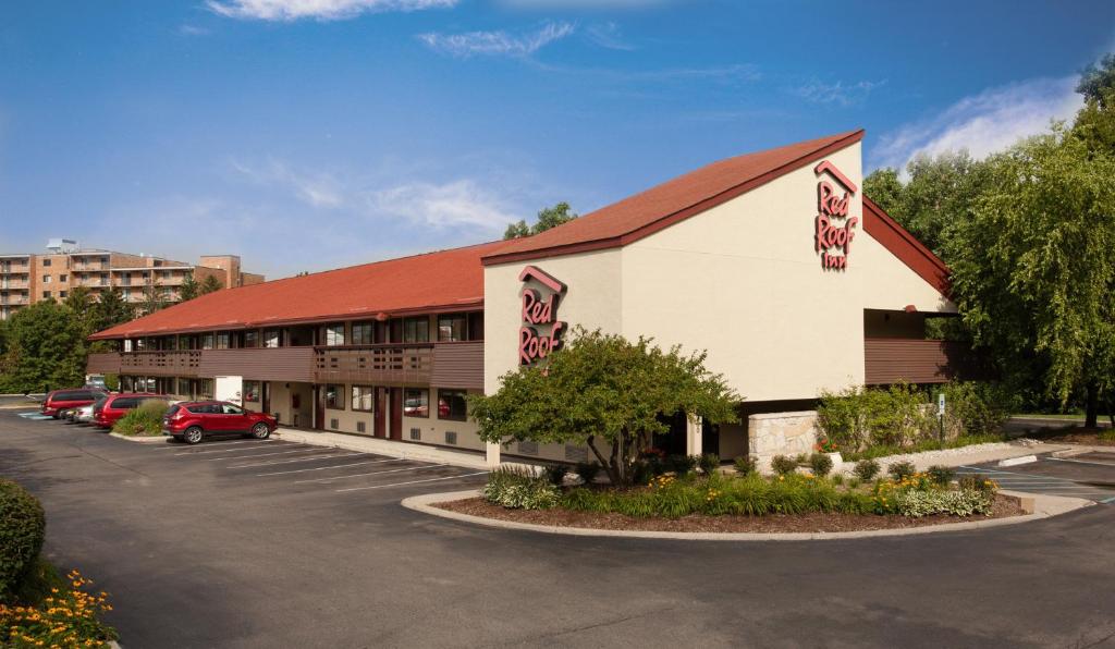 a building with a parking lot in front of it at Red Roof Inn Detroit - Dearborn-Greenfield Village in Dearborn