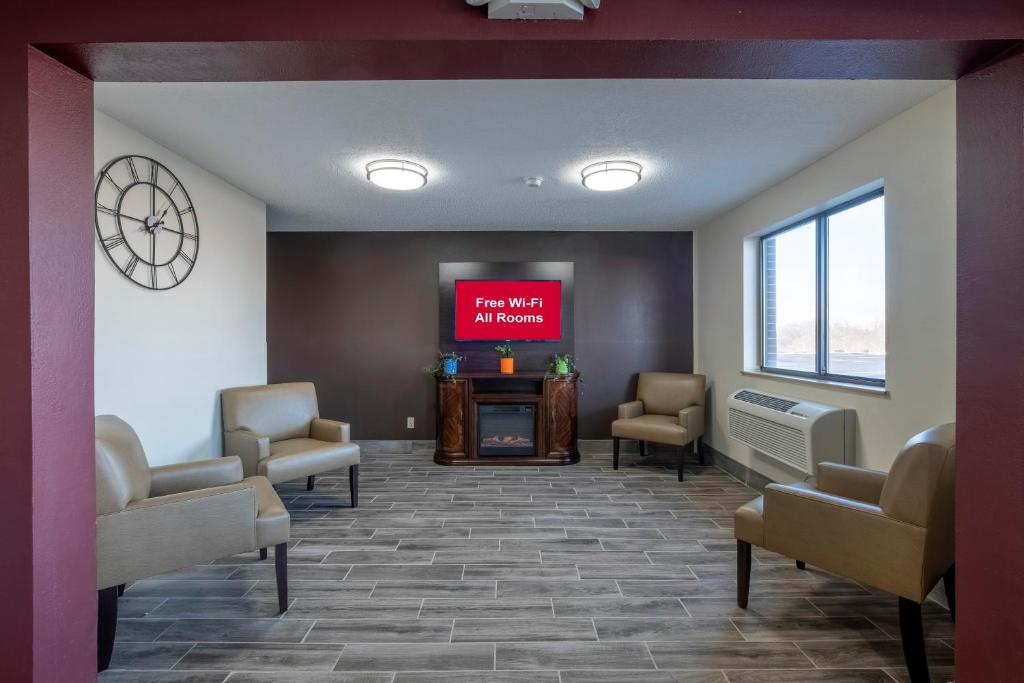 a waiting room with a tv and a fireplace at Red Roof Inn Greensburg in Greensburg
