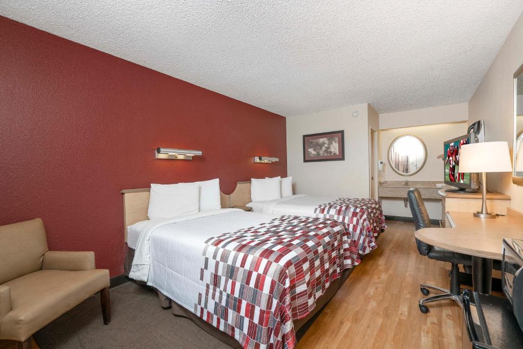 Red Roof Inn Mystic - New London - Deluxe Room With Two Double Beds Non-Smoking