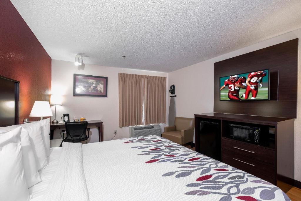 Red Roof Inn & Suites Dover Downtown - Deluxe King Room Disability Toegang Rookvrij