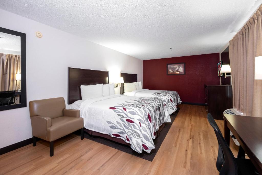 Red Roof Inn & Suites Dover Downtown - 