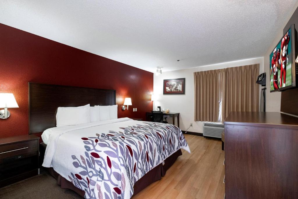 Red Roof Inn & Suites Dover Downtown - 