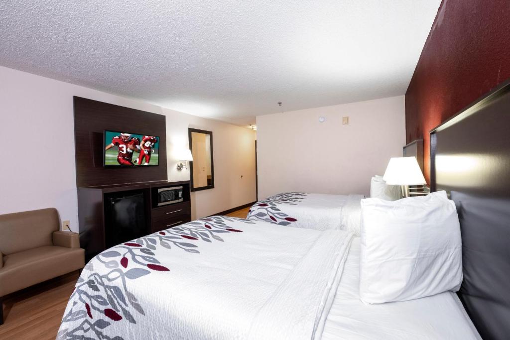 Red Roof Inn & Suites Dover Downtown - Luxe Kamer Met Twee Tweepersoonsbedden Rookvrij