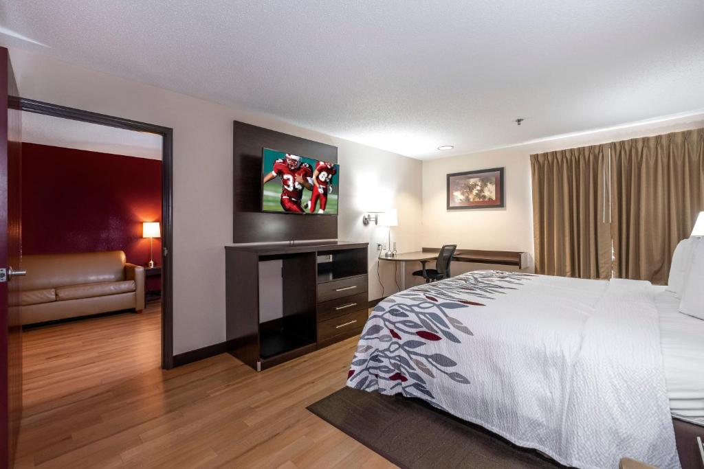 Red Roof Inn & Suites Dover Downtown - Suite King Room Rookvrij