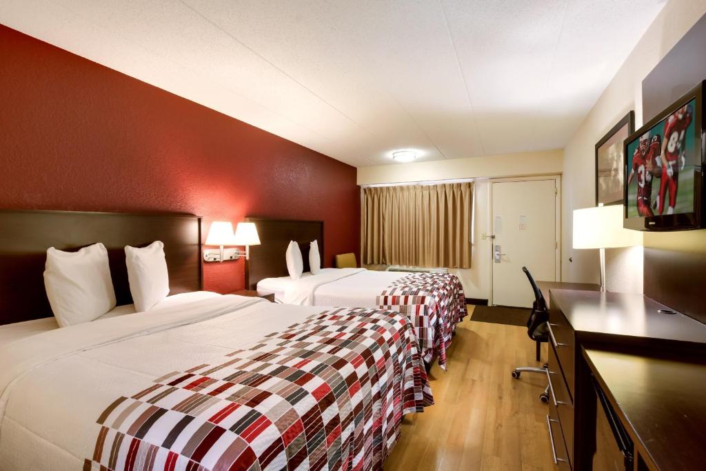 Red Roof Inn Grand Rapids Airport - Deluxe Room With Two Queen Beds Non-Smoking