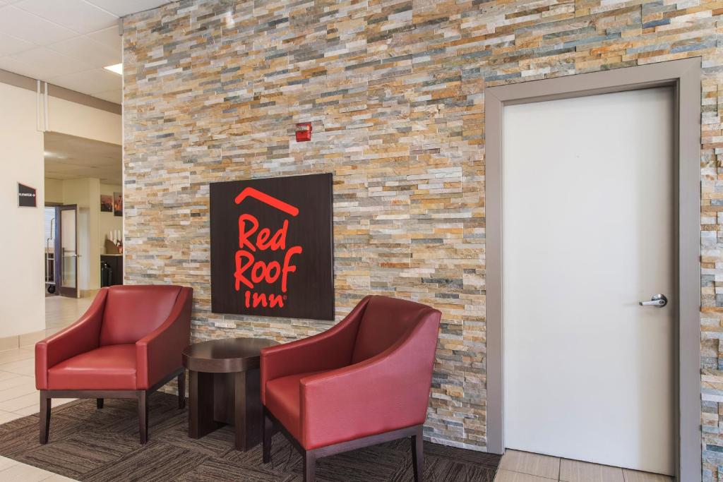 Posezení v ubytování Red Roof Inn Seattle Airport - SEATAC