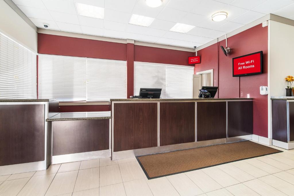 Vstupní hala nebo recepce v ubytování Red Roof Inn Seattle Airport - SEATAC