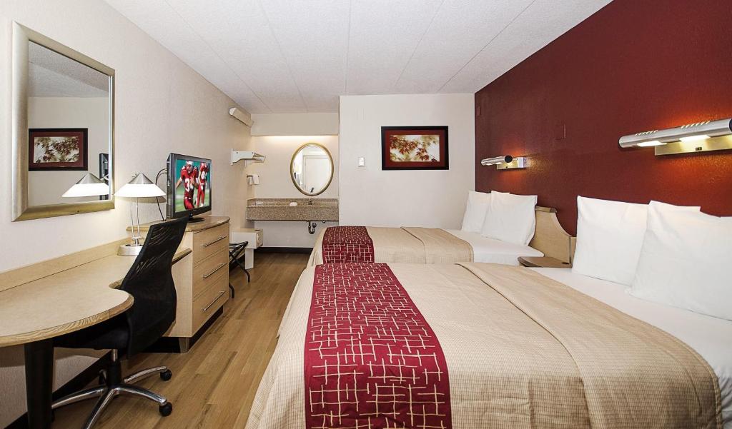 Postel nebo postele na pokoji v ubytování Red Roof Inn Chicago - Joliet