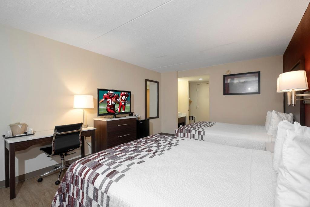 Red Roof Inn Leesburg, VA - İki Kraliçe Yataklı Deluxe Oda Sigara İçilmez