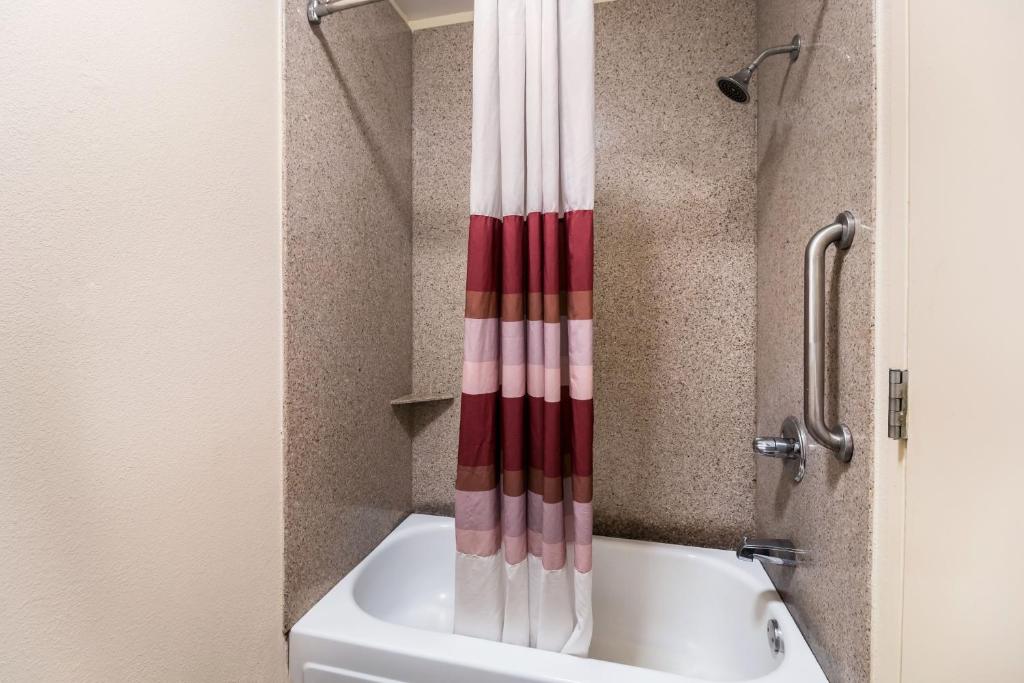 Red Roof Inn Murfreesboro photo