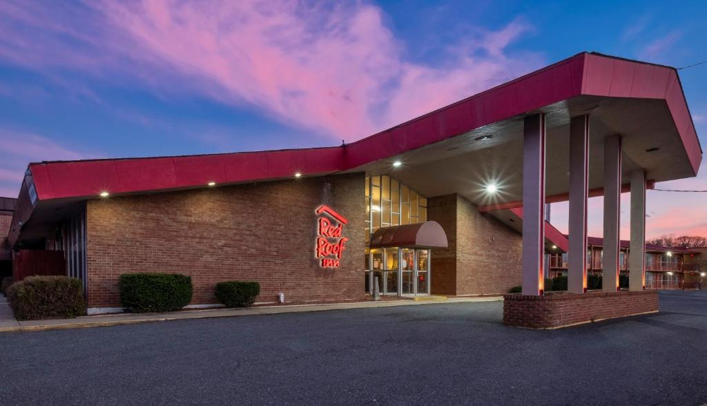 Red Roof Inn Marion, VA - Housity