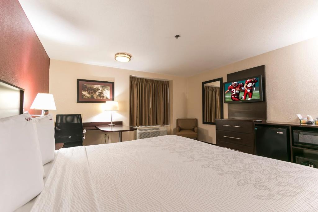 Red Roof Inn PLUS+ San Antonio Downtown - Riverwalk - Superior King Room Discapacidad Acceso Libre De Humo