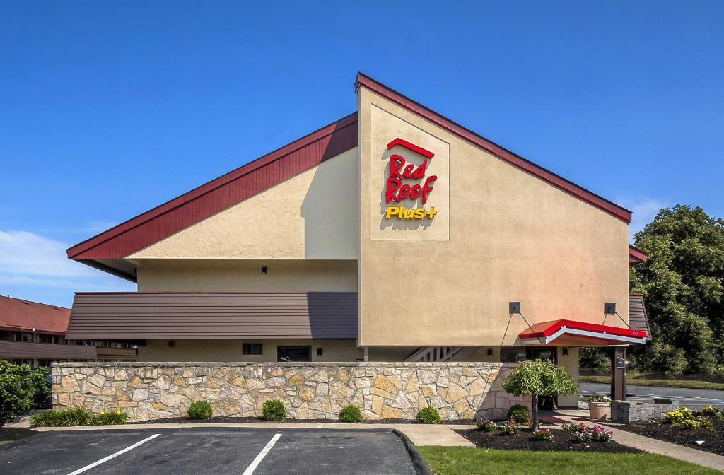 a fast food building with a sign on it at Red Roof Inn PLUS + Boston - Framingham in Framingham