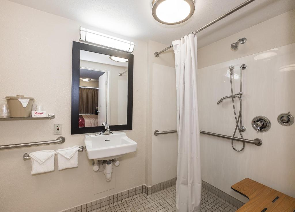 Red Roof Inn PLUS + Boston - Framingham photo