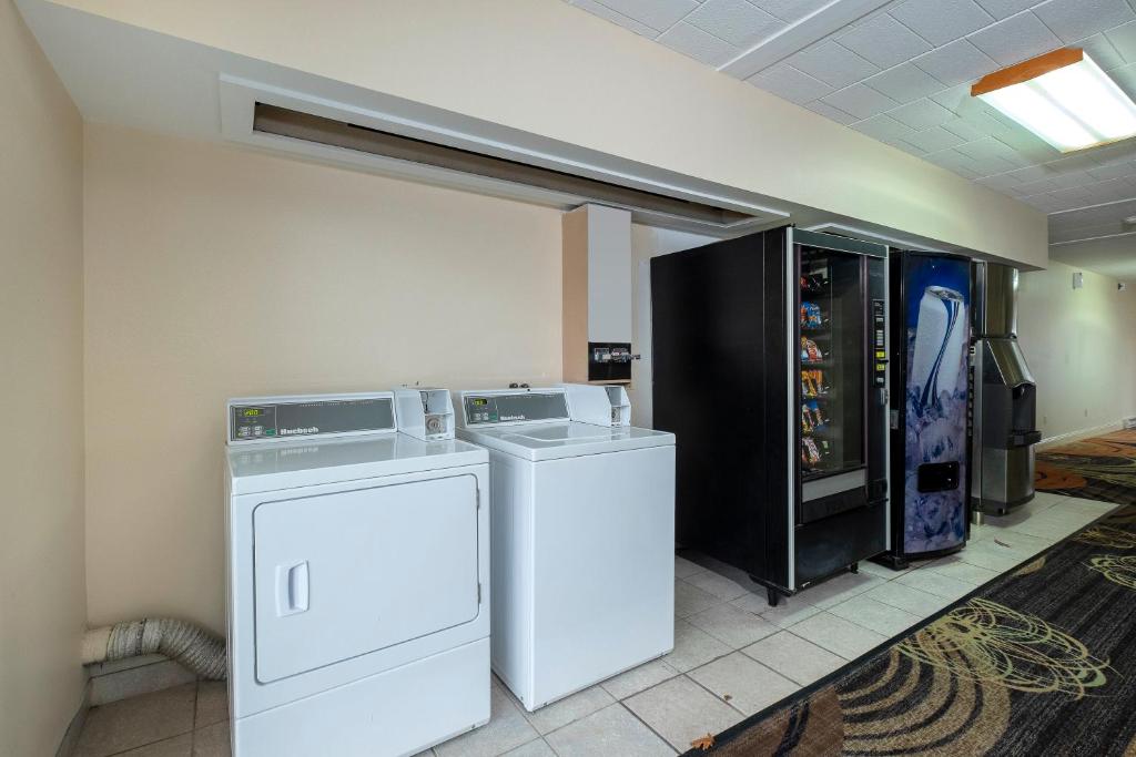 Fotografie z fotogalerie ubytování Red Roof Inn & Suites Hazleton v destinaci Hazleton