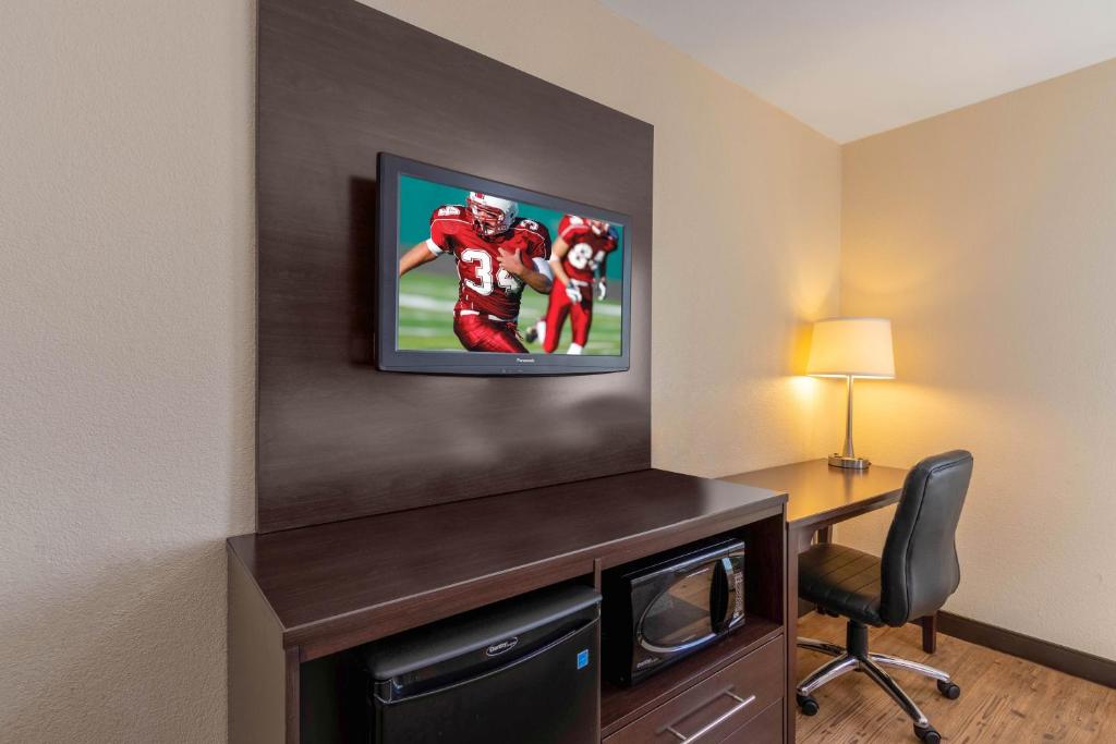 Red Roof Inn PLUS+ El Paso East - Deluxe King Room Libre De Humo