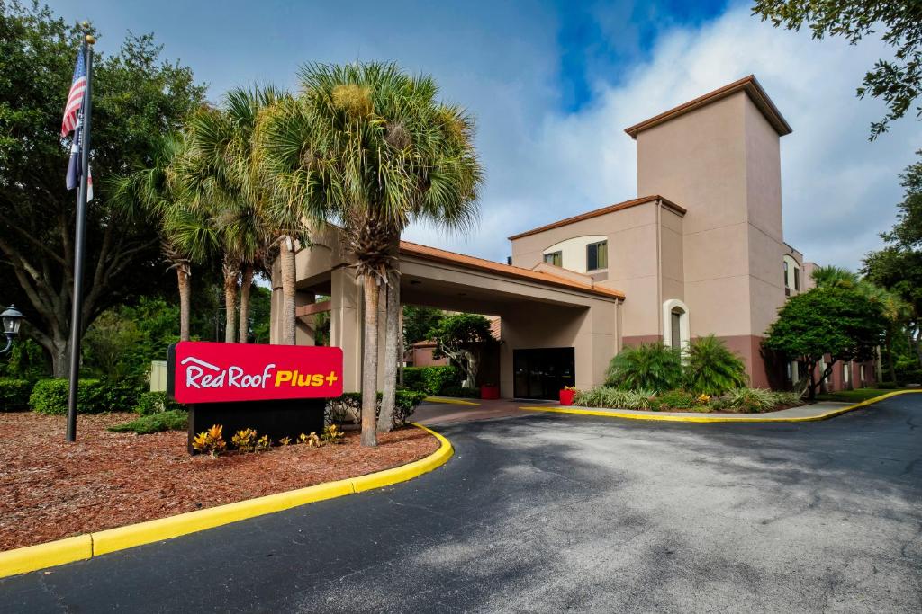 a red roof trust sign in front of a building at Red Roof Inn PLUS+ Palm Coast in Palm Coast