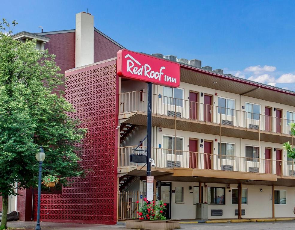 a red hotel building with a red roof at Red Roof Inn York Downtown in York