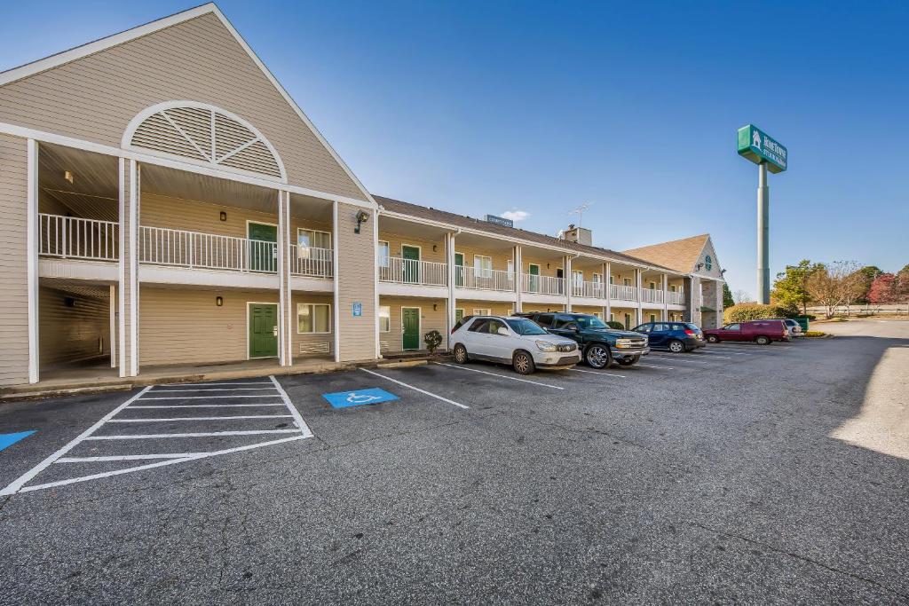 HomeTowne Studios by Red Roof Spartanburg Asheville Highway, Southern