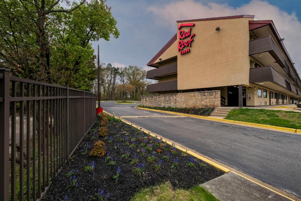 a building with a sign on the side of a street at Red Roof Inn Washington DC-Lanham in Lanham