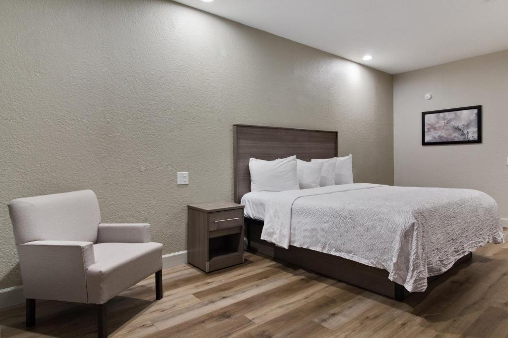 Red Roof Inn PLUS + Galveston - Beachfront photo
