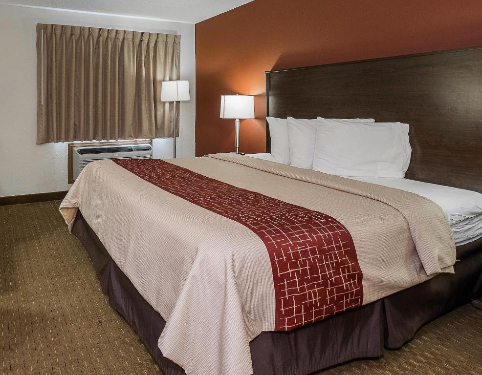 Red Roof Inn Dayton Huber Heights - Standaard Kamer Met Kingsize Bed - Niet-Rokers