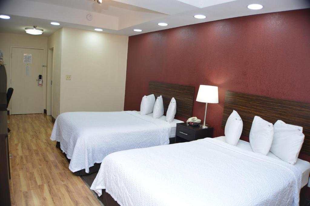 Red Roof Inn PLUS+ & Suites Chattanooga - Downtown - Suite Con Dos Camas Matrimoniales Libre De Humo