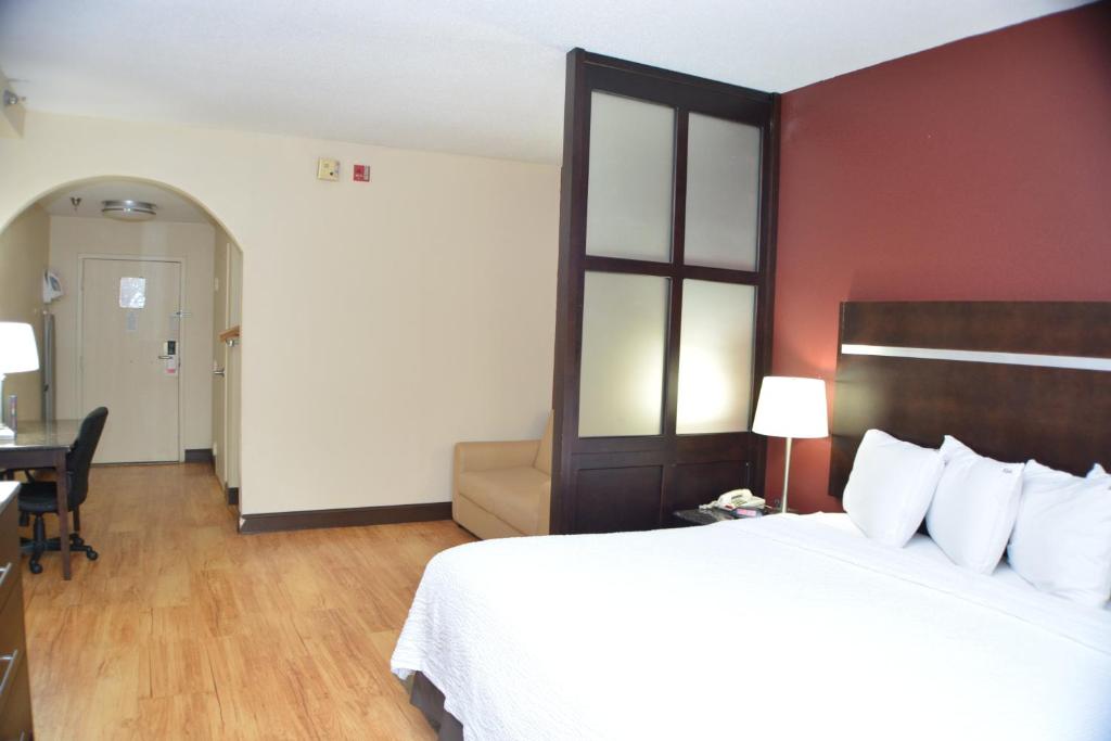 Red Roof Inn PLUS+ & Suites Chattanooga - Downtown - Habitación Superior King Libre De Humo