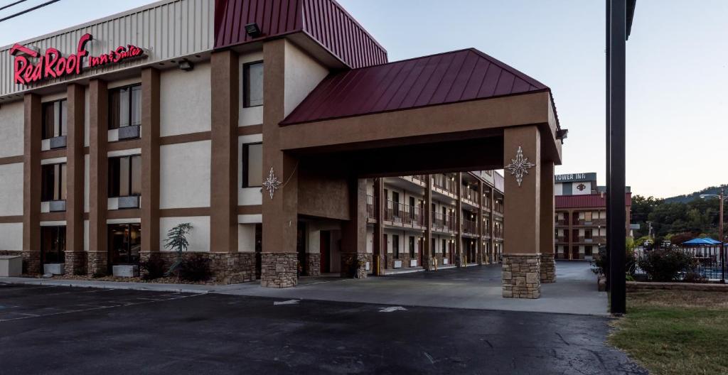a front view of a hotel with a parking lot at Red Roof Inn & Suites Pigeon Forge Parkway in Pigeon Forge