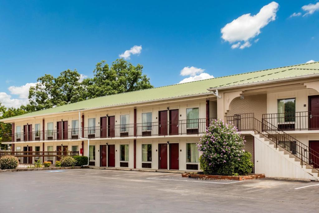 an exterior view of a building with a parking lot at Red Roof Inn Monteagle - I-24 in Monteagle