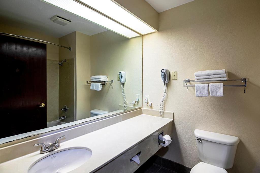 Red Roof Inn San Marcos photo
