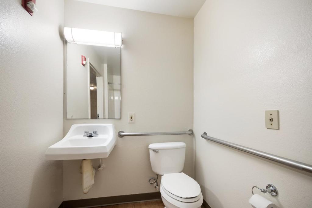 HomeTowne Studios by Red Roof Seattle - Kent/Des Moines - 